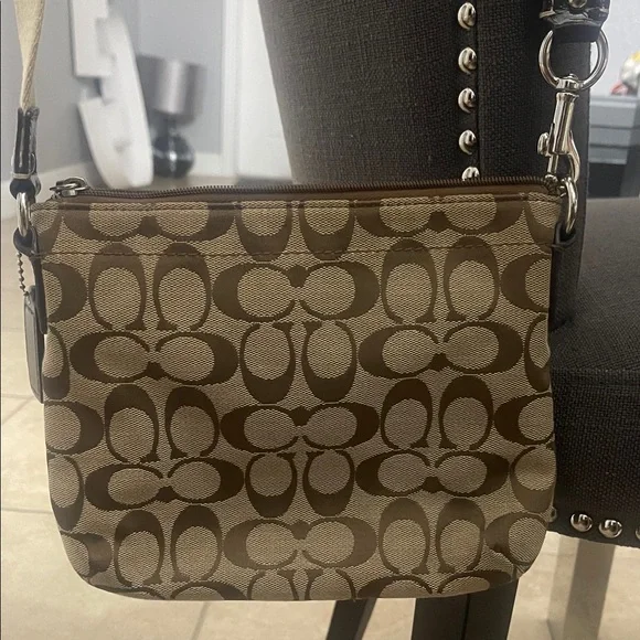 🤗 SOLD 🤗 Coach Tan and Brown Crossbody Bag - Picture 4 of 6